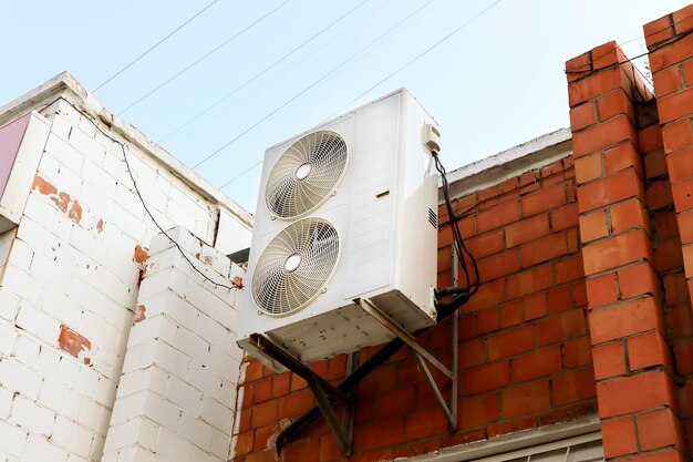 In hot weather, air conditioning is installed on the city store building