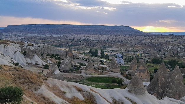 熱気球 カッパドキア 観光 旅行 トルコ 有名なギョレメの丘 風景 自然 岩