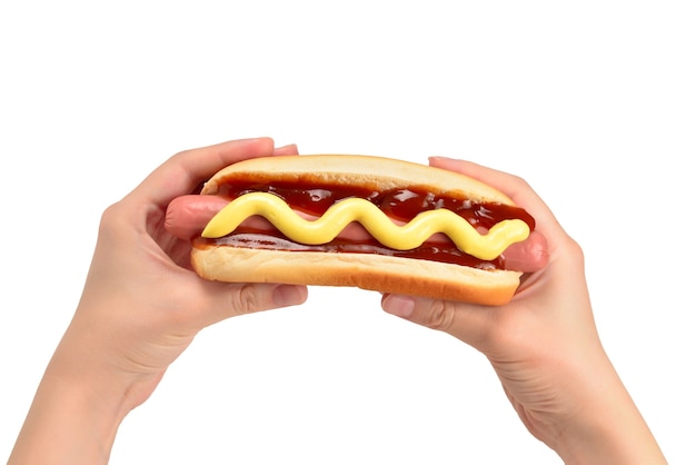 Hotdog in vrouwenhand op wit wordt geïsoleerd dat