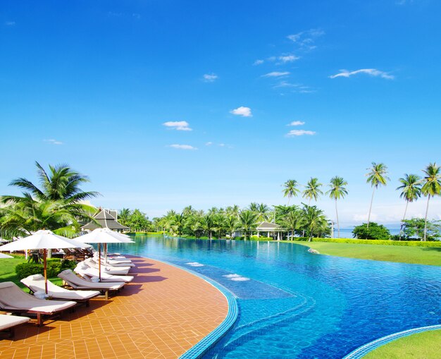 Piscina dell'hotel in tailandia