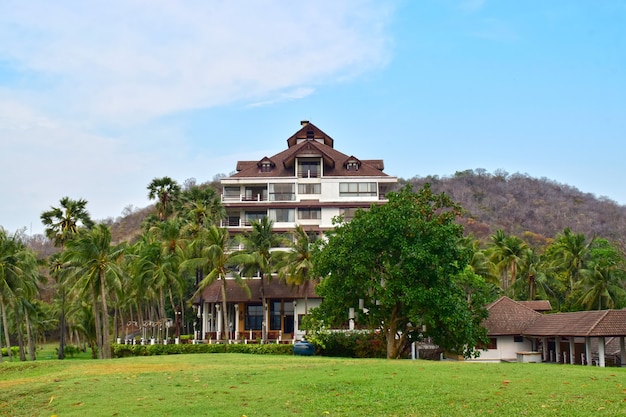 Hotels and accommodations near the beach