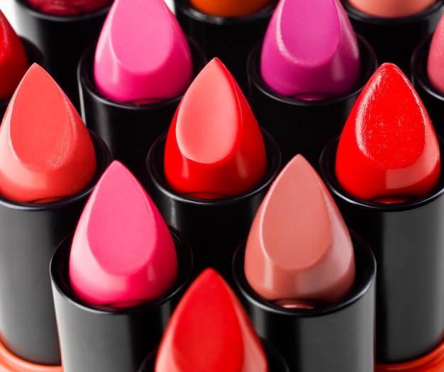 Hou van je lippen Studio shot van kleurrijke lippenstift