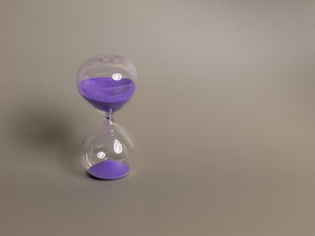 The hourglass was shot in a studio, the sand inside flows down with time, which can be further developed.