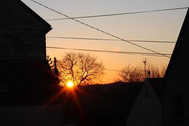 写真 夕暮れの家