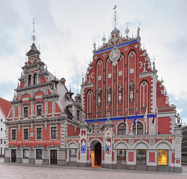 La casa delle teste nere durante il periodo natalizio a riga, in lettonia