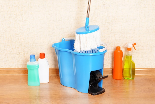 House cleaning equipment with mop