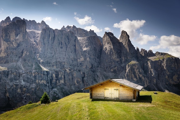 Photo house on mountain against sky