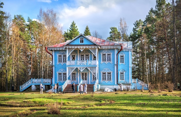 Casa della fanciulla di neve nella foresta maniero di an ostrovsky shchelykovo kineshma