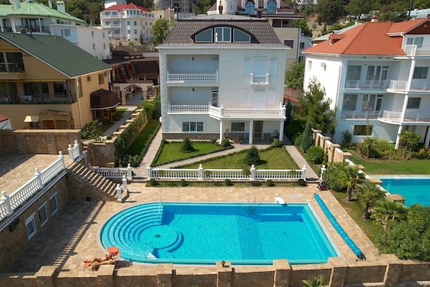 House with the blue pool in the yard