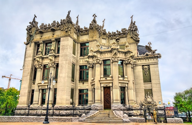 Casa con chimere, un edificio art nouveau a kiev, ucraina