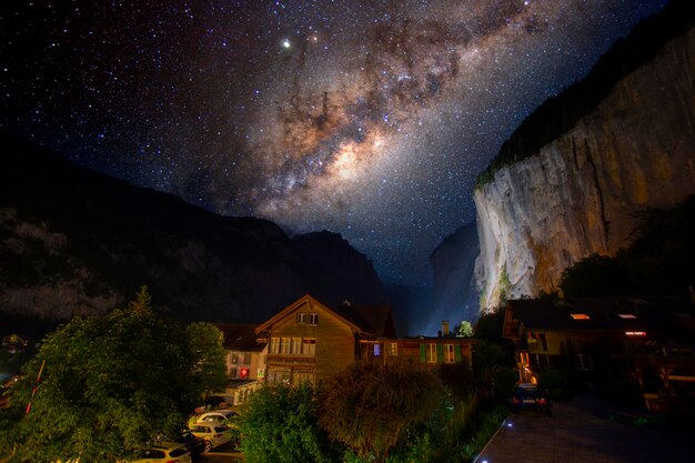 Photo a house with a sign that says  milky way  on the top