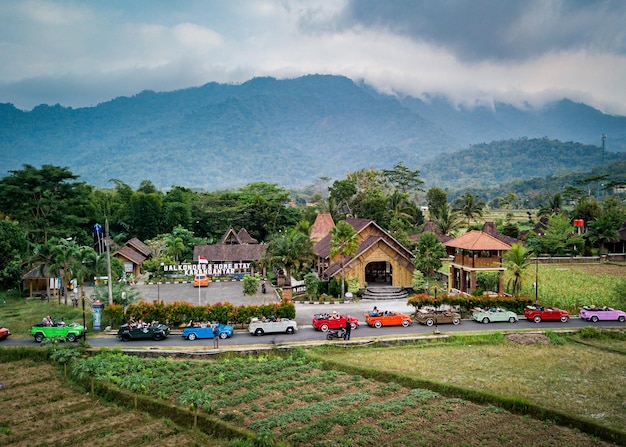 Photo houses and mountains against sky