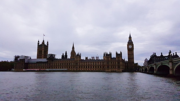 Фото Палаты парламента и река темза