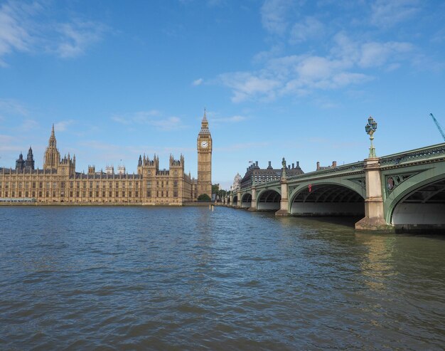 Дома парламента в Лондоне
