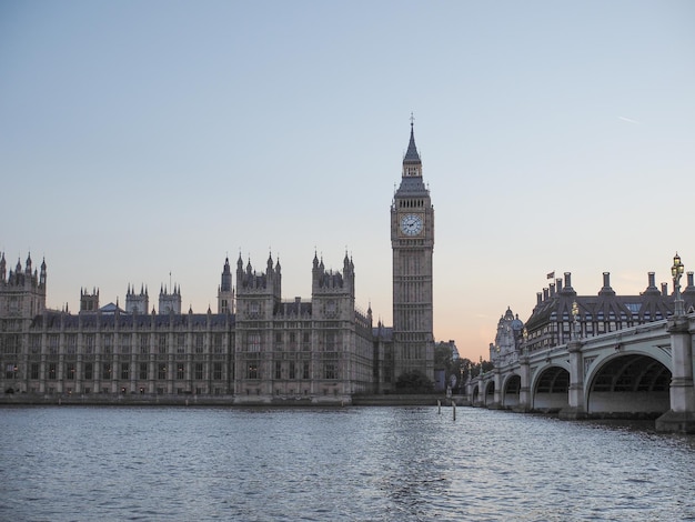 Дома парламента в Лондоне