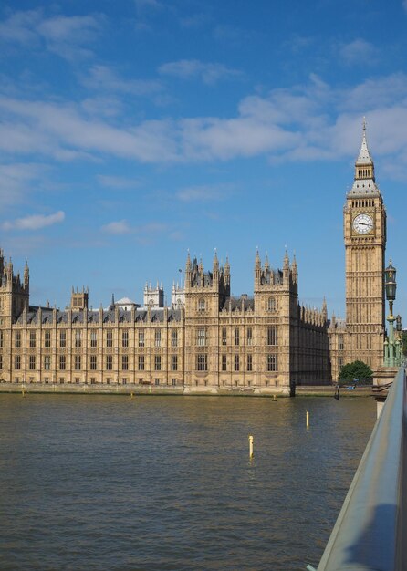 Дома парламента в Лондоне