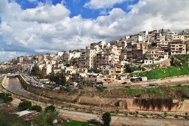 中東、レバノンのトリポリ市の住宅