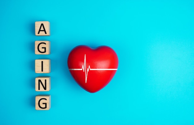 Foto houtblok schikken met aging bericht met een rood hart zorgverzekering voor je gezondheid
