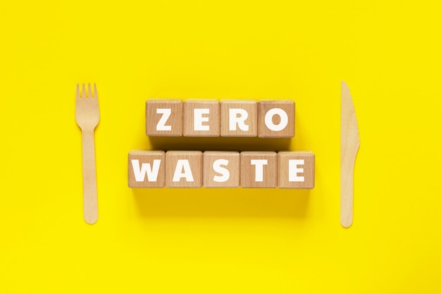 Houten blokjes met tekst ZERO WASTE,