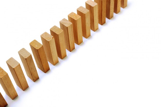 Houten blokken op een witte achtergrond