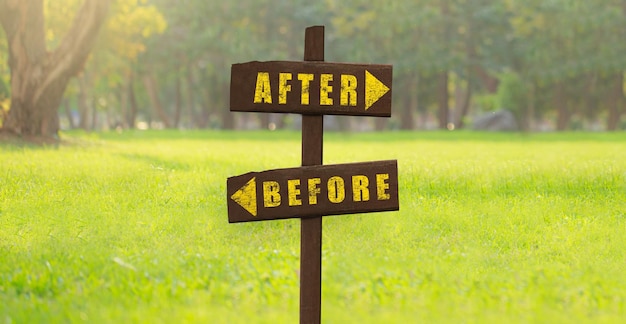 Houten borden After versus Before op een natuurlijke groene achtergrond kopie ruimte