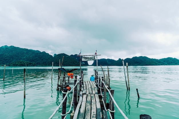 Houten brug bijtalet bay in khanom