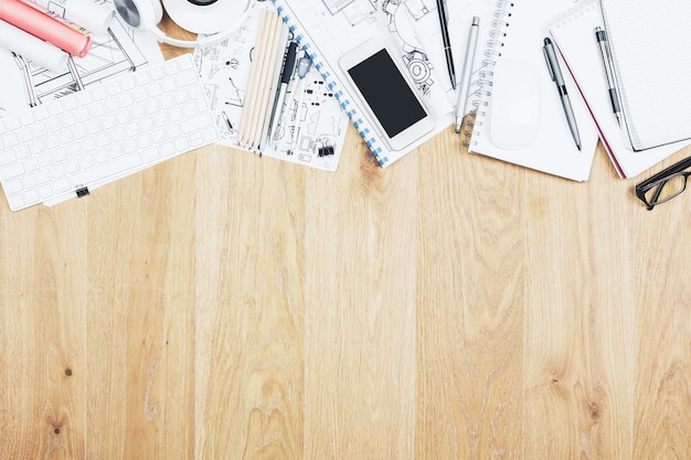 Foto houten bureau met spullen