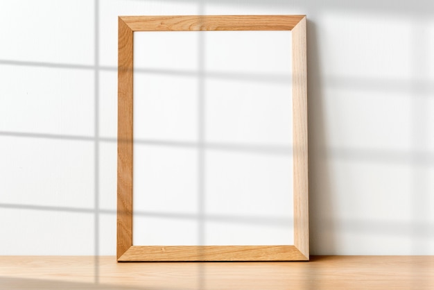 Foto houten frame met raamschaduw