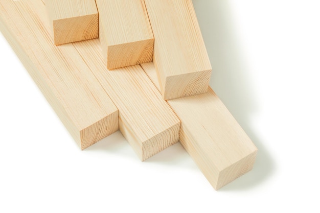 Houten hout geïsoleerde vierkante houten balken stack