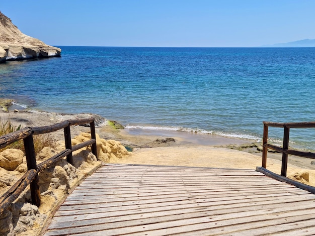 Houten ingang naar de onvencibele baai Almeria