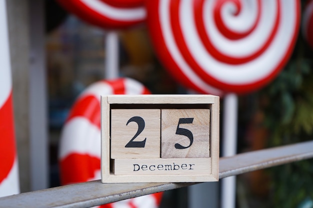 Houten kalender met kerstdatum