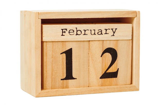 houten kalender op wit wordt geïsoleerd