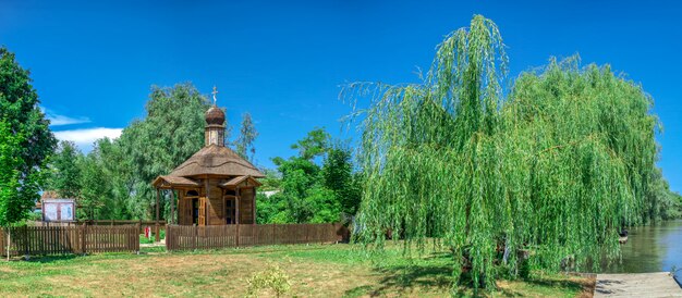 Houten kapel in de stad vilkovo, oekraïne