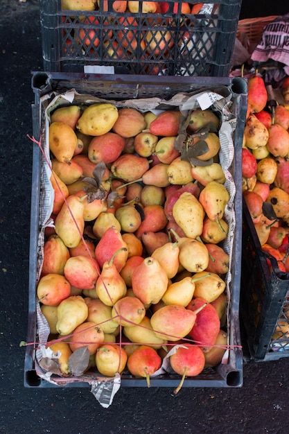 Houten kist vol biologische peren