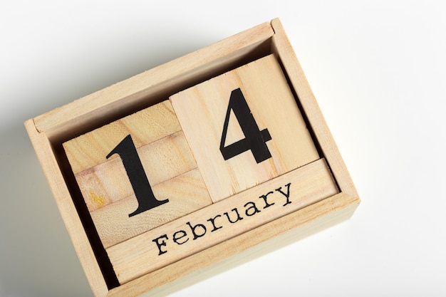 Houten kubussen met datum 14 februari