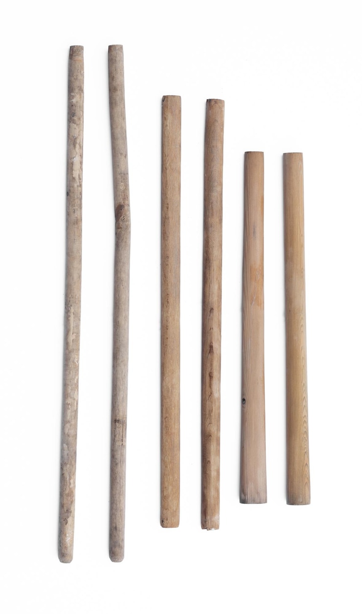 houten lange stok set geïsoleerd op een witte achtergrond