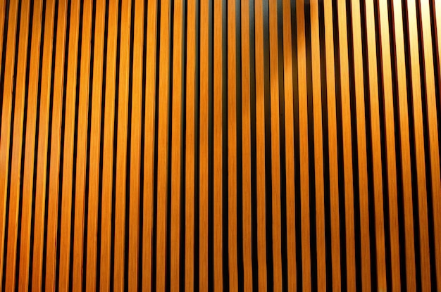 Houten latten aan de muur in een modern interieur Abstracte achtergrond Houten wand