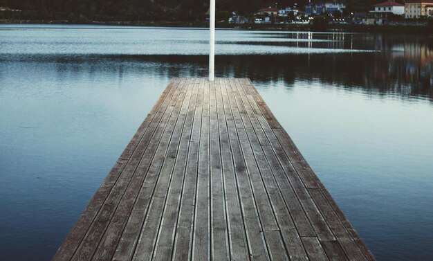 Foto houten pier op het meer