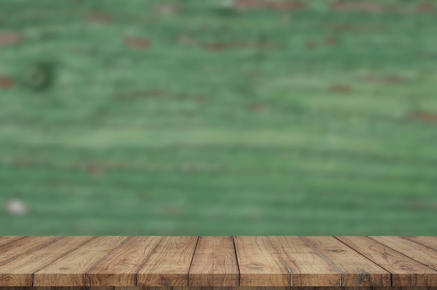 Houten plank lege tafel voor onscherpe achtergrond, kan worden gebruikt voor het weergeven van uw producten.