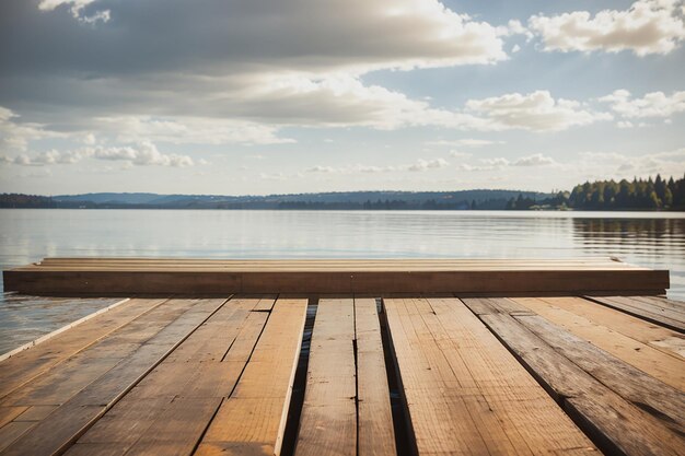 Foto houten plank op een rustige pier aan het meer