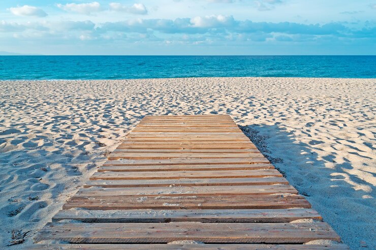 Foto houten promenade op het zand