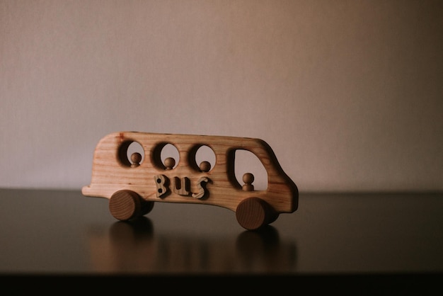 Houten speelgoed in de kinderkamer