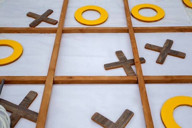 Houten spel tic-tac-toe close-up Boordontwikkelende spelletjes