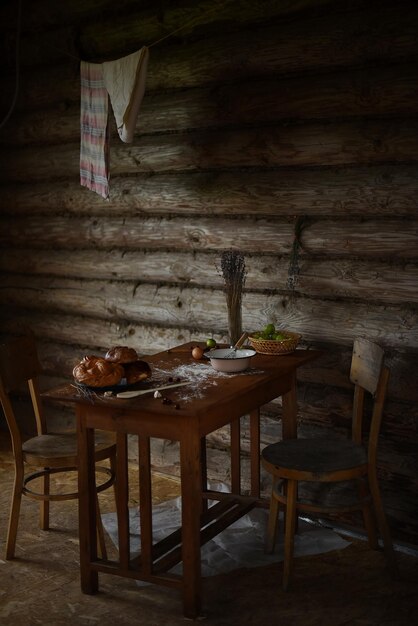 Foto houten tafel en stoelen rustieke stilleven