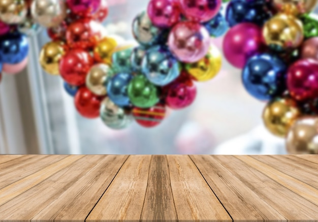 Houten tafel versierd kerstconcept