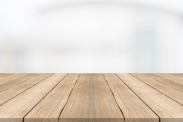 Houten tafelblad op witte onscherpe achtergrond, voor de montage van uw producten