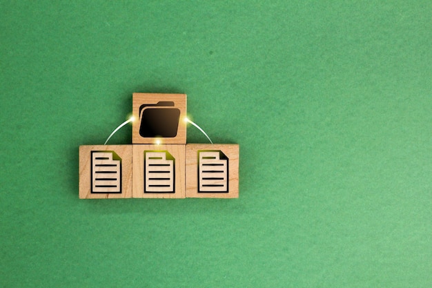 houten vierkant met map- en bestandspictogrammen Concept Concept documentbeheersysteem of DMS