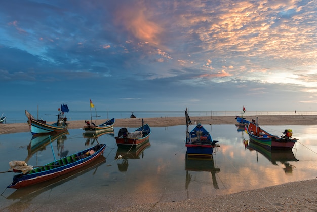 Houten vissersboot in Thailand