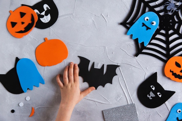 Photo how to make decore for halloween greetings and fun children art project diy concept step by step photo instruction bat blank from paper