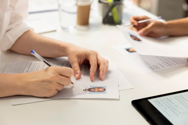 Photo hr manager writing signature on documents after evaluating applicant